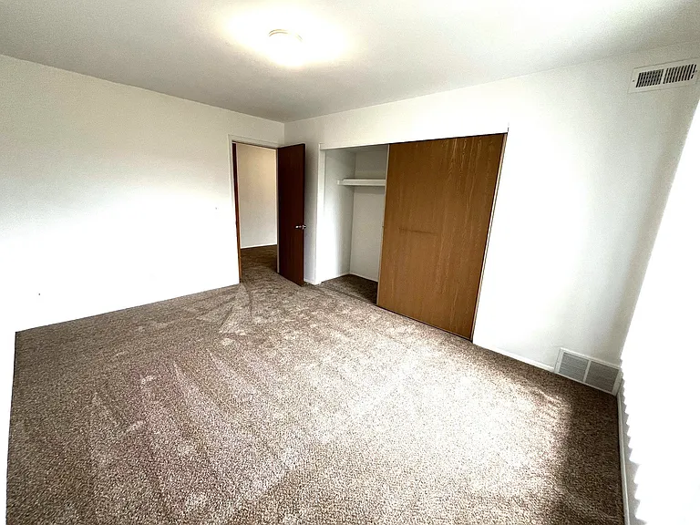 Charter Oaks Apartments — Photo 151