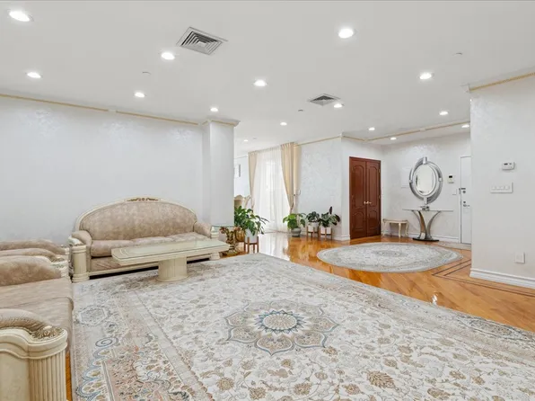 99-31 66th Avenue image 4 of 26