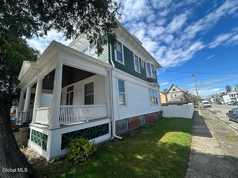 2nd image of 243 6th Avenue