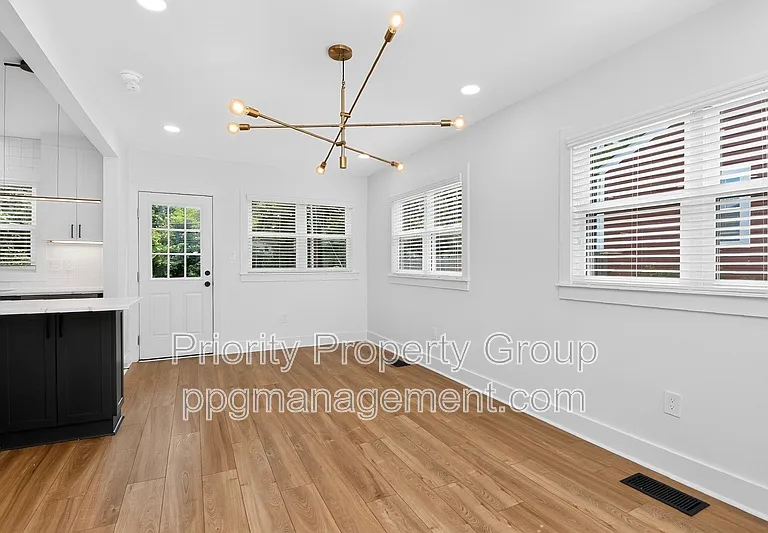 1033 Drummond Ave — Photo 7