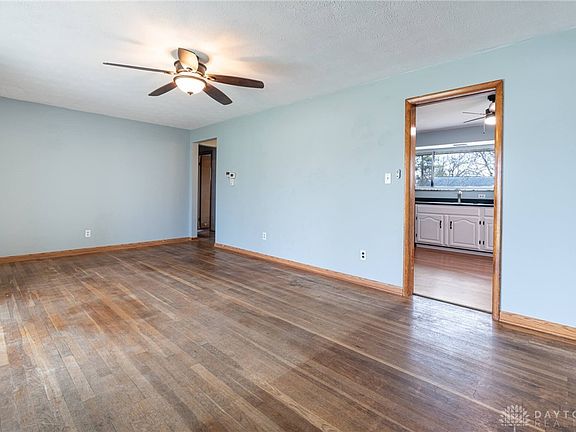 5th image of 80 Elmwood Dr