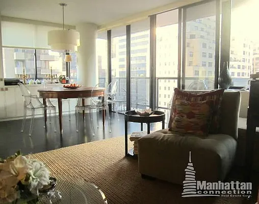 Rented by Manhattan Connection | media 14