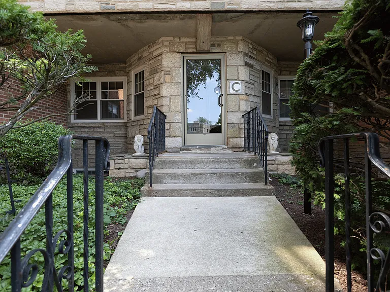 429 Apartments — Photo 34