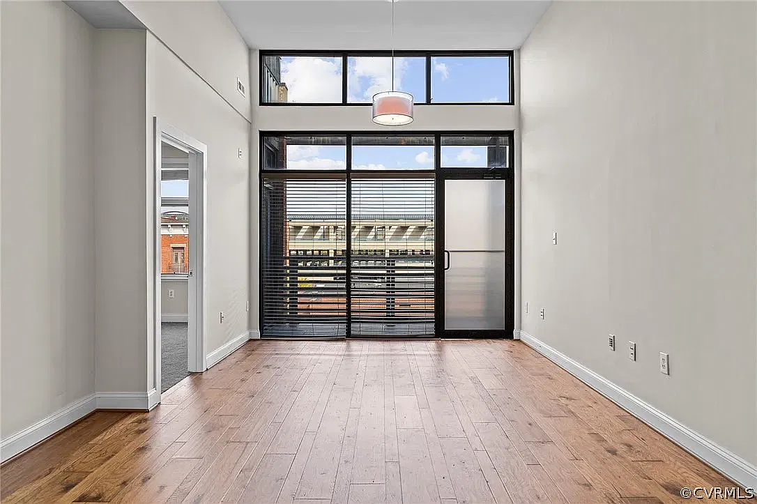 2 bed, 990 sqft, $2,350 — Photo 1