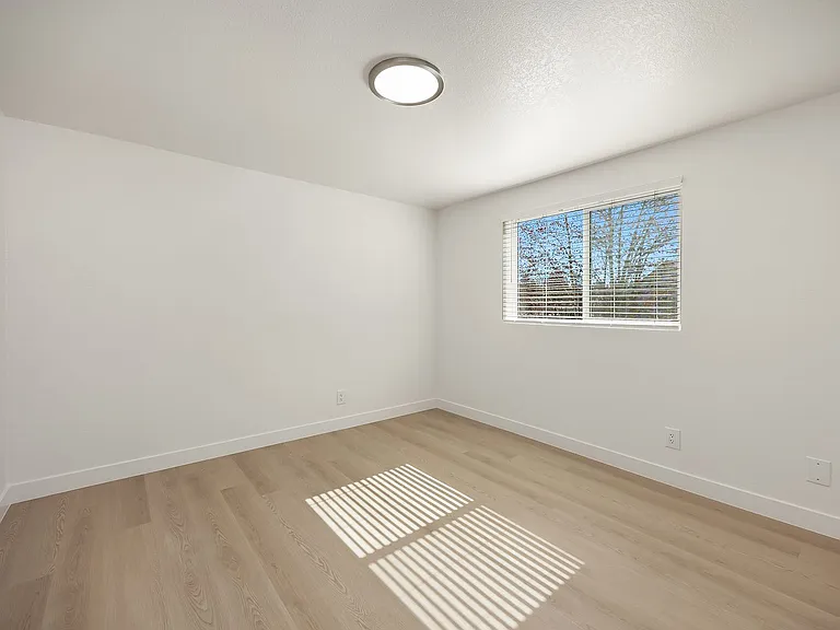 Wellington Place Apartments — Photo 45
