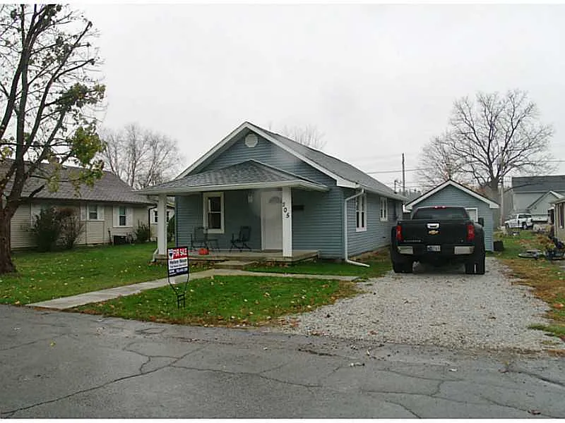 205 E 5th St photo 1