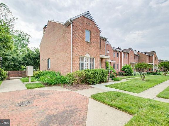 3rd image of 26 Rockcrest Cir