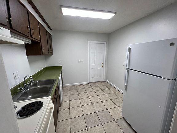 4th image of 407 Schubert Dr #B