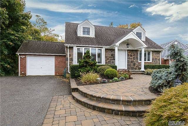 1st image of 196 Parkway Dr