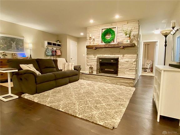 3rd image of 736 Fairhaven Ct