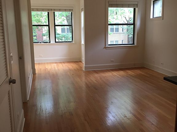 3rd image of 7633 N Greenview Ave APT 2W