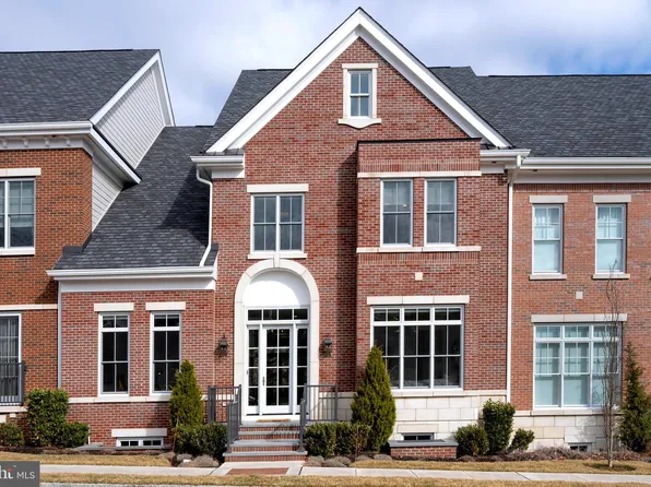 10 Meadowbrook Ct, New Hope, PA 18938