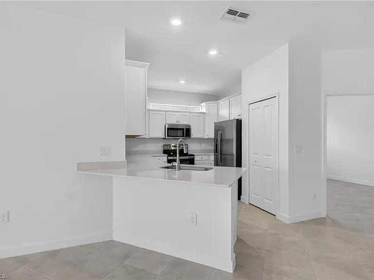20559 Hazelnut Ct S — Photo 6
