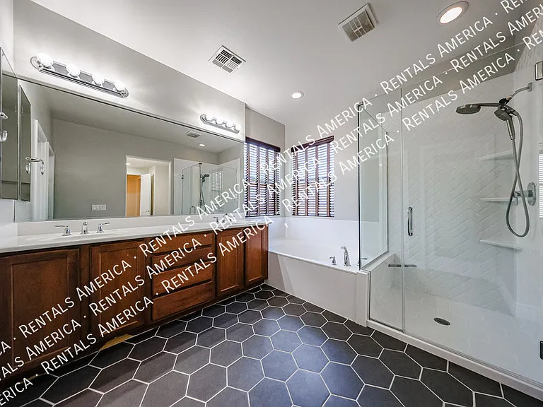 1081 N Mason Dr — Photo 14