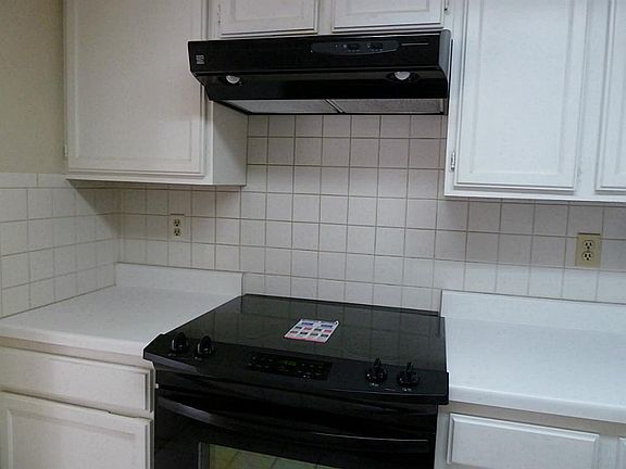 4th image of 1370 Country Place Dr