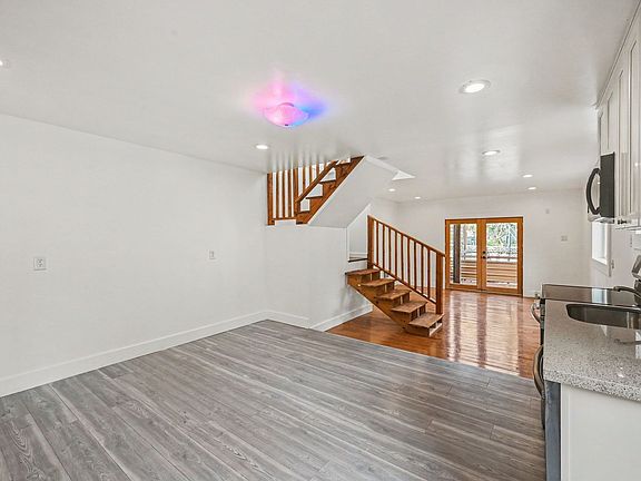 5th image of 9451 36th Ave SW
