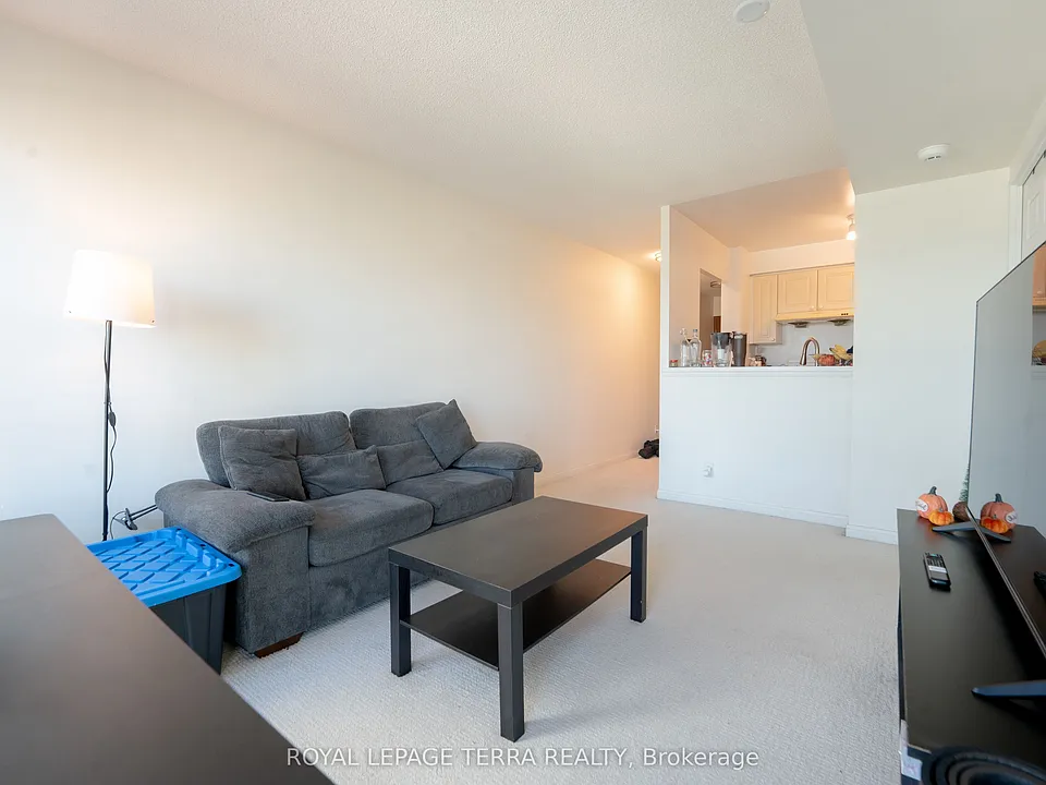 8 Lee Centre Dr #915