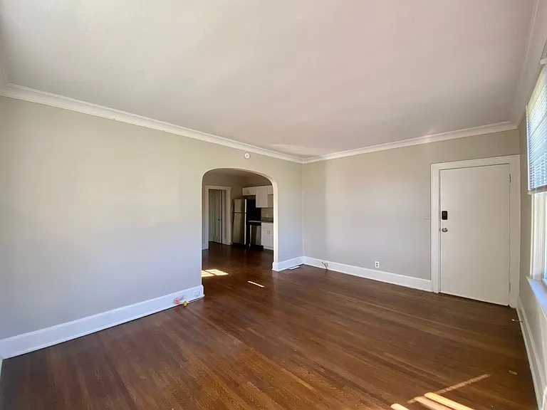 1029 Dana Apts — Photo 6