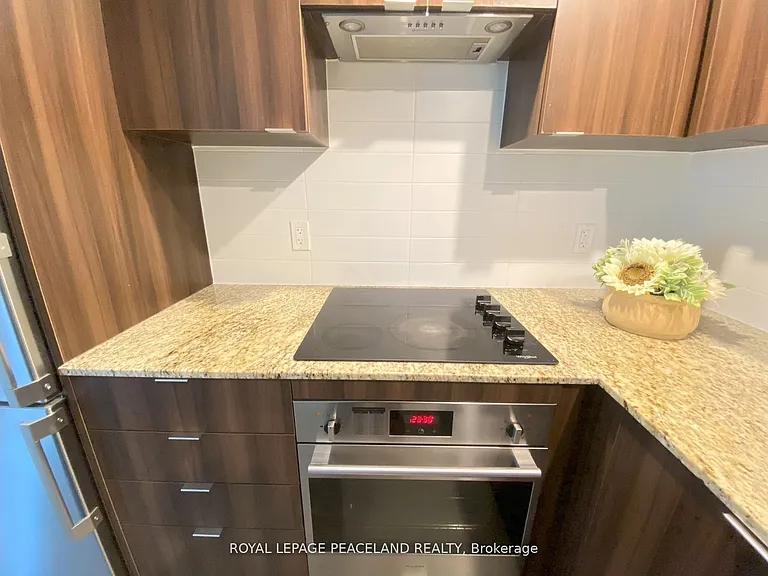 225 Village Green Sq #410 — Photo 24