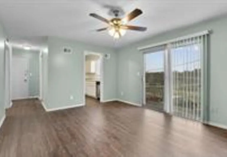 5601 W 58th St #212 — Photo 12