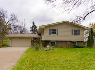 4801 Heritage Hills Dr, Bloomington, MN 55437