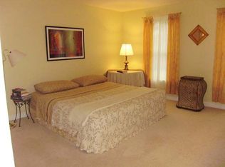40 Amberville Rd, North Andover, MA 01845