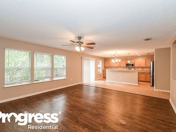4th image of 2427 E Brian Lakes Dr