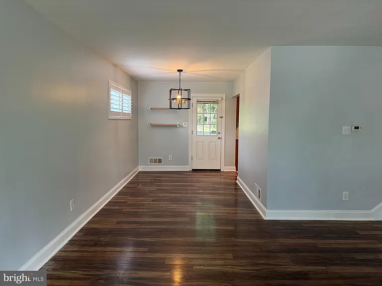 98 S Iris St — Photo 7