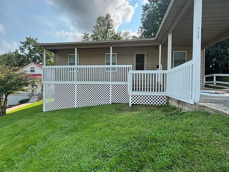 117 E Kentucky Ave — Photo 2