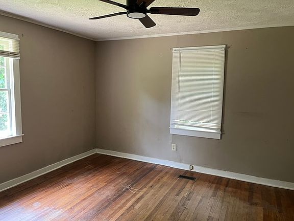 3rd image of 2106 Vinson Hwy SE