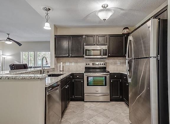 3rd image of 221 Hemingway Ln