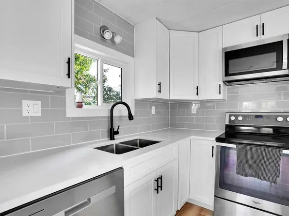 64 SW Huntwell Way NE, Calgary, AB T2K 5T2
