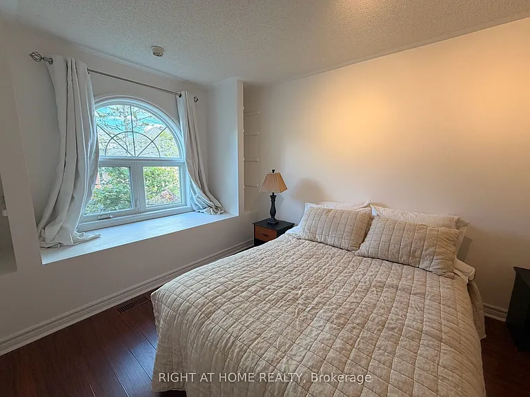 2 Mary Gapper Cres #7 — Photo 37