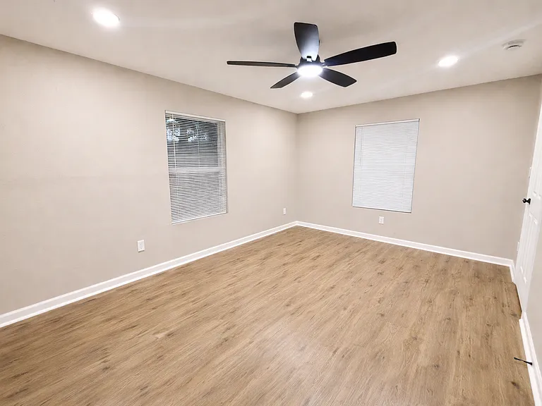 215 E Lubbock St — Photo 12