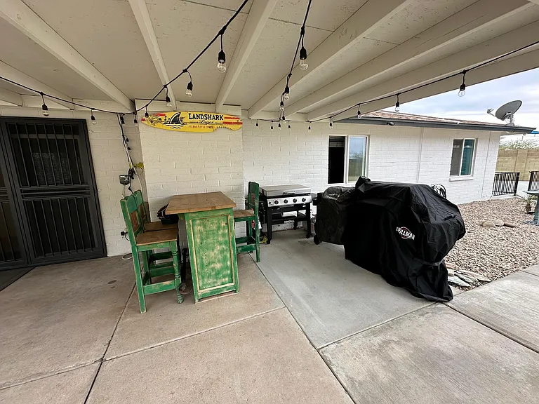 402 E Sack Dr — Photo 13
