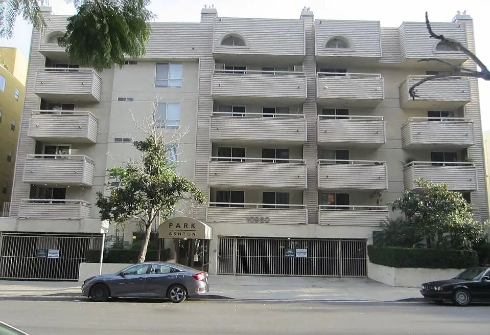 10960 Ashton Ave — Photo 2