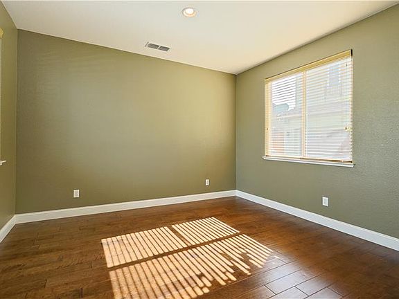 4th image of 2690 Nicolson Cir