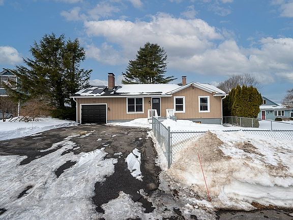 2nd image of 185 Davis Rd