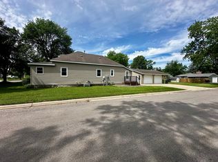 415 N 6th St, Marshall, MN 56258