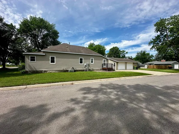 415 N 6th St, Marshall, MN 56258