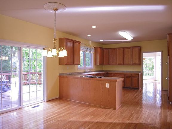 2nd image of 30 Poplar View Dr