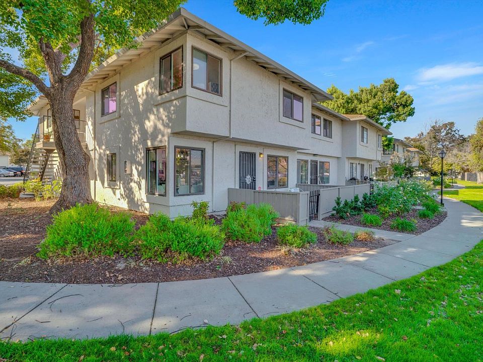 1st image of 165 Kenbrook Cir
