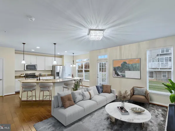 43366 Town Gate Sq, Chantilly, VA 20152