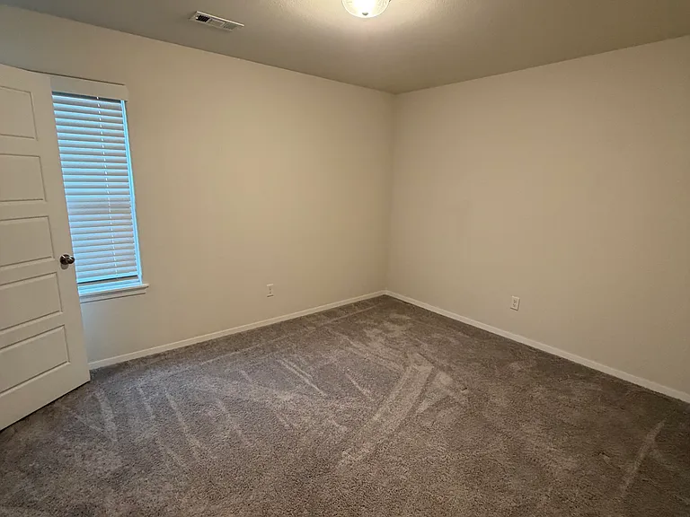 515 Ashwood St — Photo 11