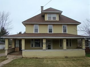 1142 S Pine St, Ishpeming, MI 49849