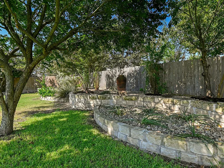 20308 Farm Pond Ln — Photo 36