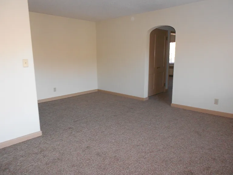 905 Kilian Blvd SE — Photo 32