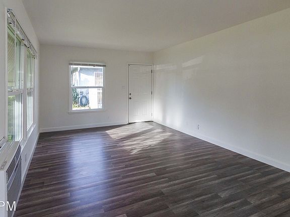 4th image of 1614 N Hollywood Way APT A