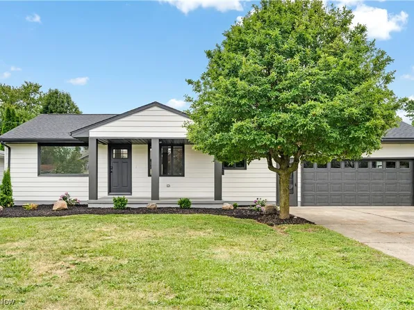 338 Blossom Ave, Campbell, OH 44405
