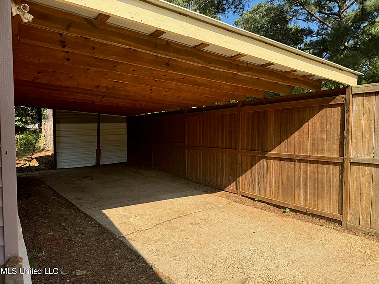 1213 Lake Shore Dr — Photo 10